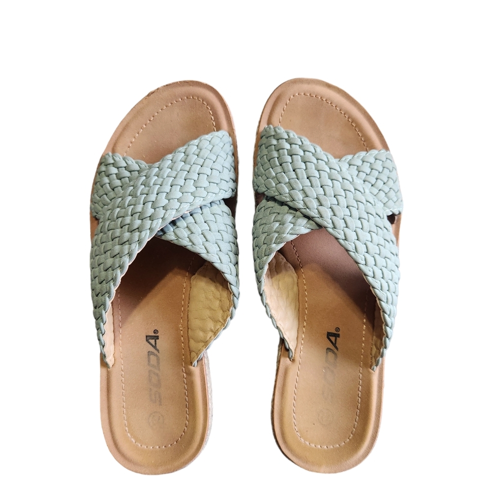 Slip-on sandals with woven straps,size 7.5